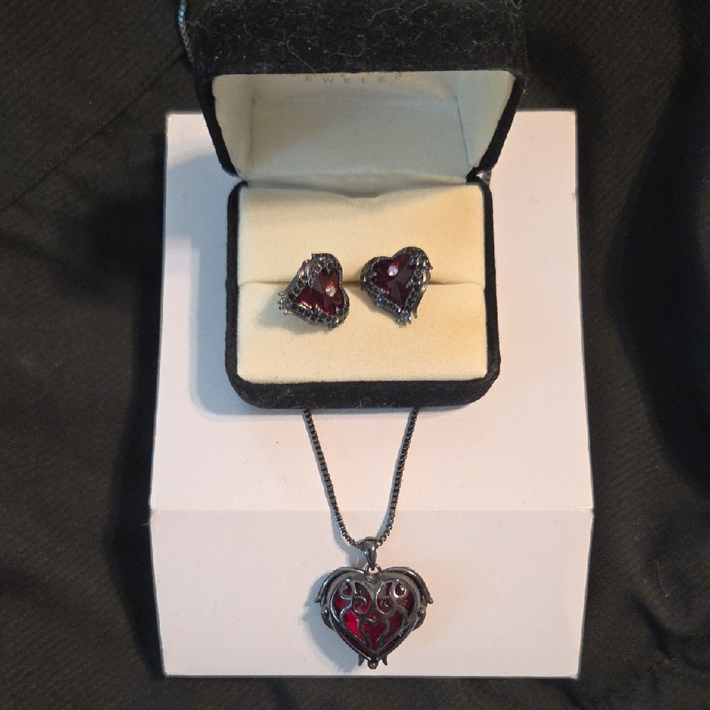 Heart-Shaped Garnet Jewelry Set